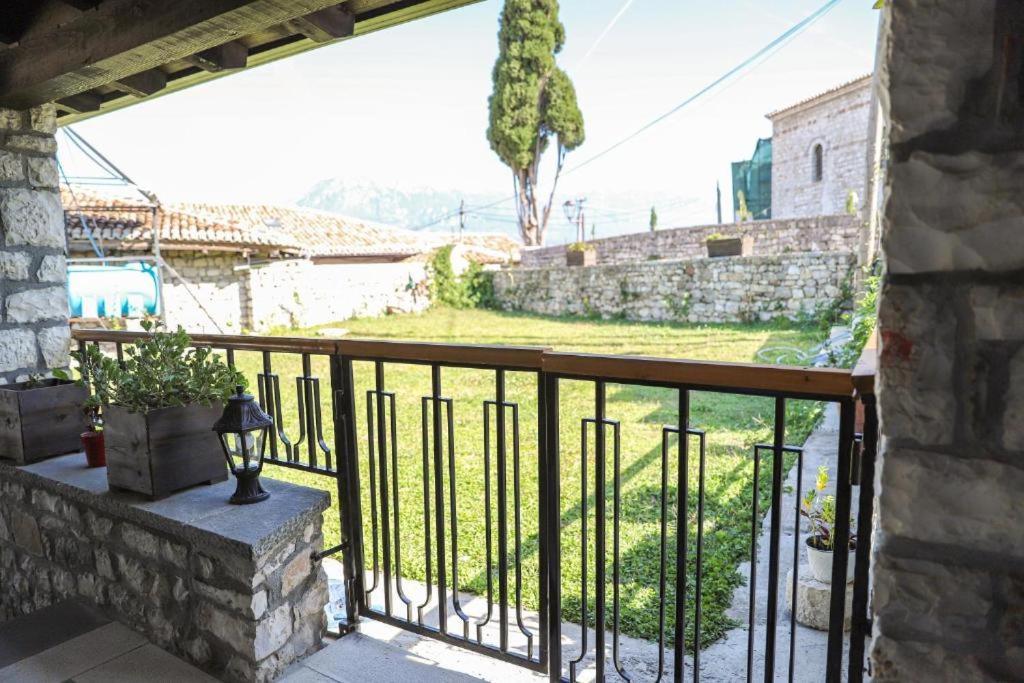 Villa Oda Tomori Berat Exteriör bild
